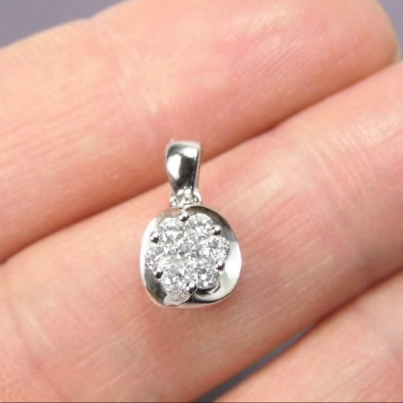 Genuine 0.20 ctw DIAMOND 10K White GOLD pendant - Picture 2 of 2